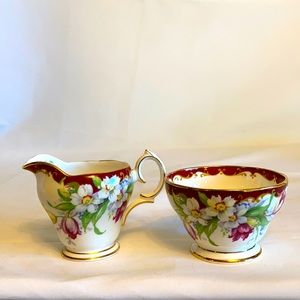 Bell Narcissus Maroon Cream and Sugar